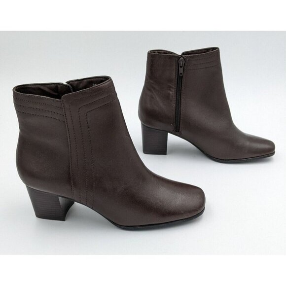 St. John's Bay Women's Boots Size 9M Brown Leather Ankle Block Heels - Picture 1 of 16